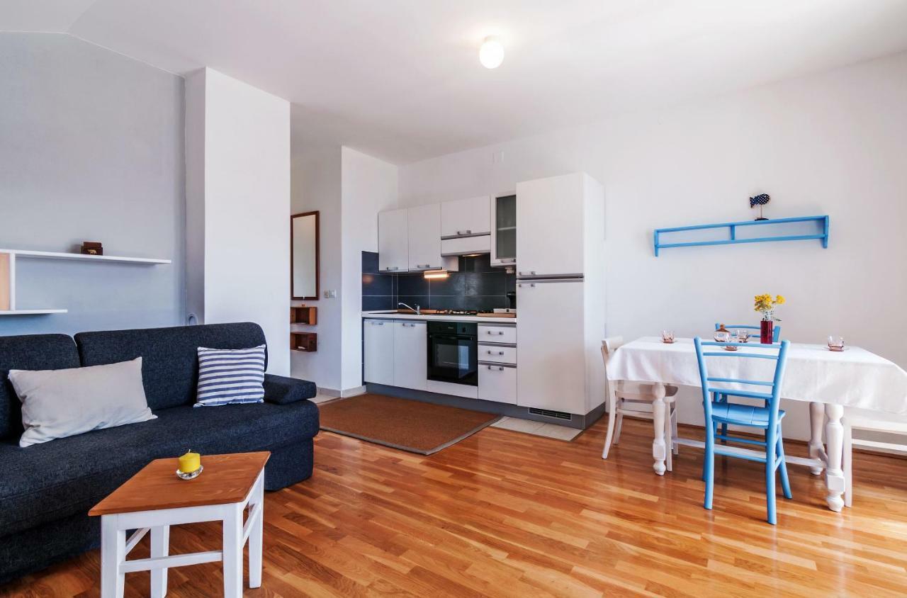 Apartmani Labud Sukošan Eksteriør billede